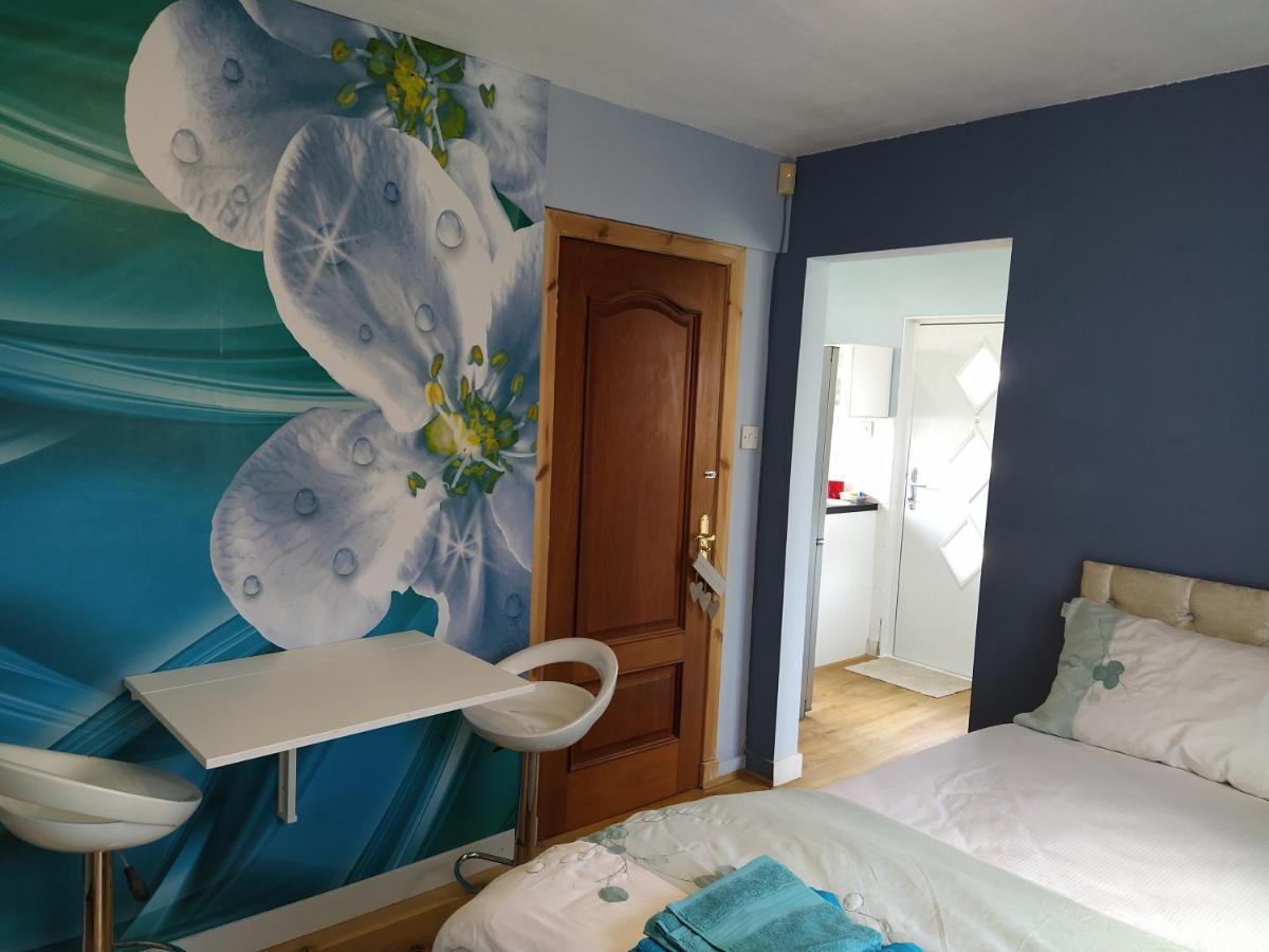 Self Catering Studio Flat Apartment Edinburgh Exterior photo